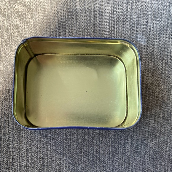 Collectors Tin - Picture 4 of 5